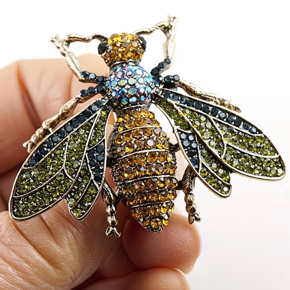 Exquisite Vintage-Style Rhinestone Honey Bee Brooch – Gold-Tone Crystal Insect - Picture 2 of 7
